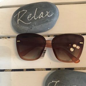 VINCE CAMUTO sunglasses
